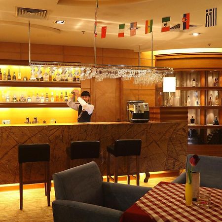 Ramada Plaza Guangzhou Hotel Bagian luar foto