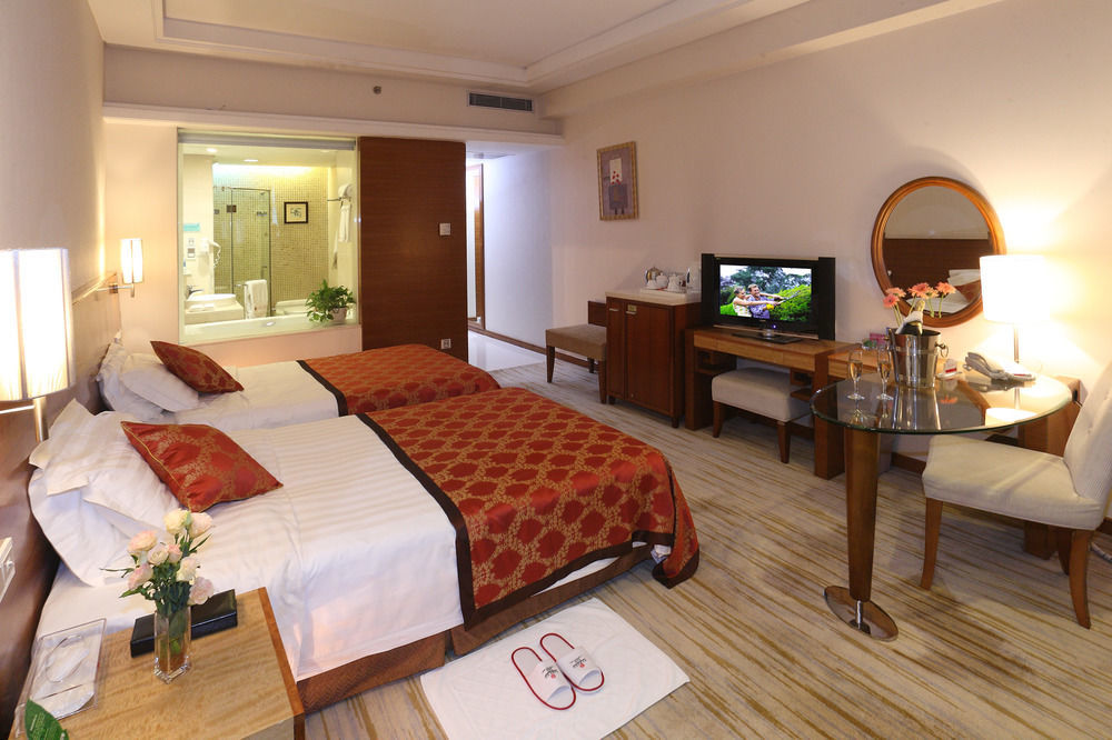 Ramada Plaza Guangzhou Hotel Bagian luar foto