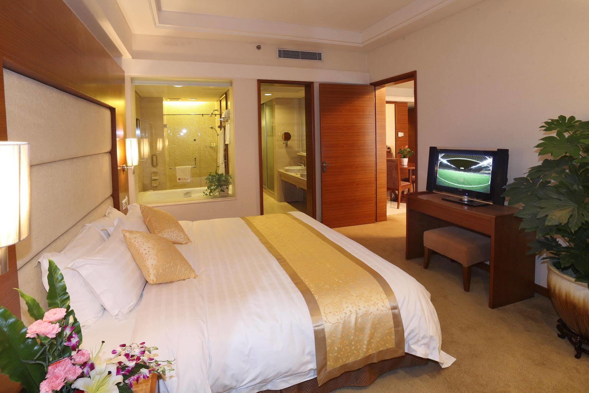 Ramada Plaza Guangzhou Hotel Bagian luar foto