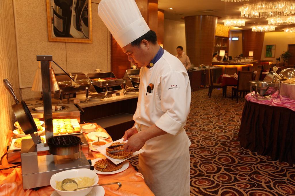 Ramada Plaza Guangzhou Hotel Bagian luar foto